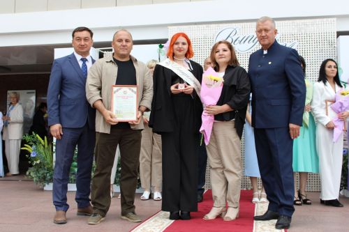 Заинские выпускники станцевали последний школьный вальс