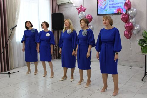 Заинские социальные работники получили высокие награды