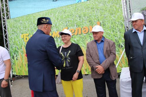 На Сабантуе в Заинске заинцы получили государственные награды