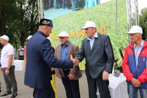 На Сабантуе в Заинске заинцы получили государственные награды