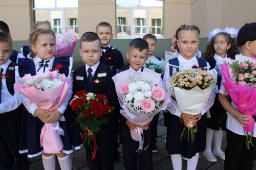 Зәйдә иң күп укучыга белем бирүче мәктәптә тантаналы линейка кунаклар катнашында узды
