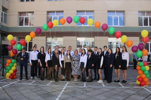 Зәйдә иң күп укучыга белем бирүче мәктәптә тантаналы линейка кунаклар катнашында узды