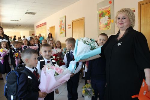 Зәйдә иң күп укучыга белем бирүче мәктәптә тантаналы линейка кунаклар катнашында узды