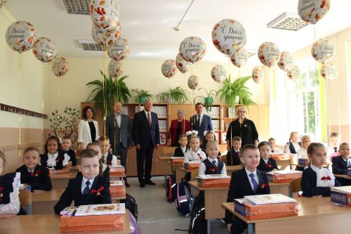 Зәйдә иң күп укучыга белем бирүче мәктәптә тантаналы линейка кунаклар катнашында узды
