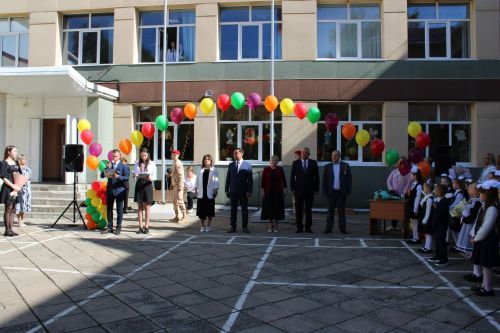 Зәйдә иң күп укучыга белем бирүче мәктәптә тантаналы линейка кунаклар катнашында узды