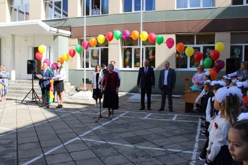 Зәйдә иң күп укучыга белем бирүче мәктәптә тантаналы линейка кунаклар катнашында узды