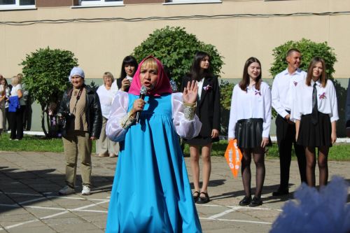 Зәйдә иң күп укучыга белем бирүче мәктәптә тантаналы линейка кунаклар катнашында узды