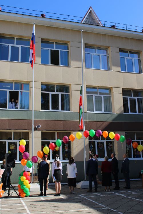 Зәйдә иң күп укучыга белем бирүче мәктәптә тантаналы линейка кунаклар катнашында узды