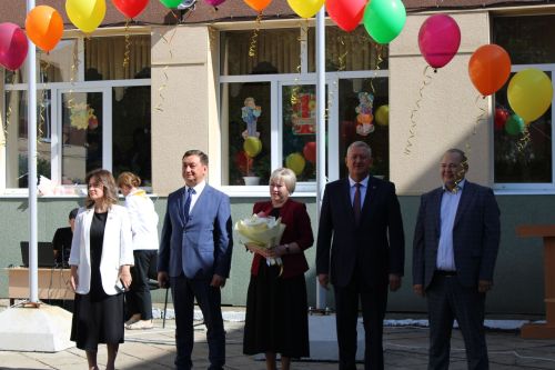 Зәйдә иң күп укучыга белем бирүче мәктәптә тантаналы линейка кунаклар катнашында узды