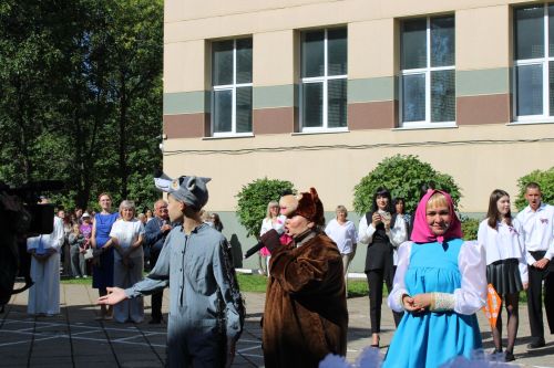 Зәйдә иң күп укучыга белем бирүче мәктәптә тантаналы линейка кунаклар катнашында узды