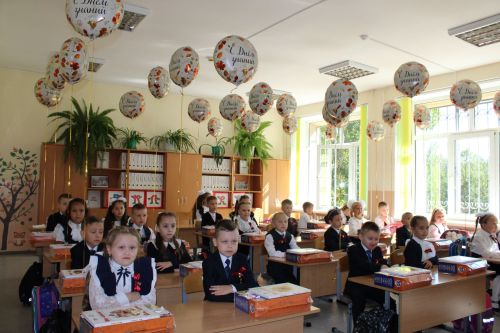 Зәйдә иң күп укучыга белем бирүче мәктәптә тантаналы линейка кунаклар катнашында узды
