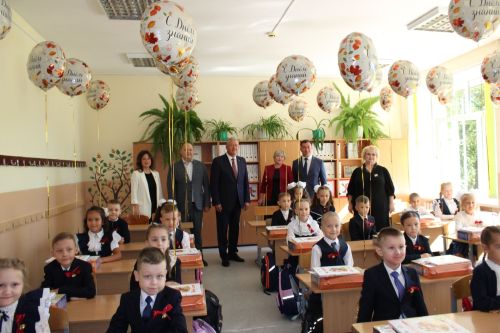 Зәйдә иң күп укучыга белем бирүче мәктәптә тантаналы линейка кунаклар катнашында узды