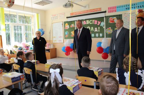 Зәйдә иң күп укучыга белем бирүче мәктәптә тантаналы линейка кунаклар катнашында узды