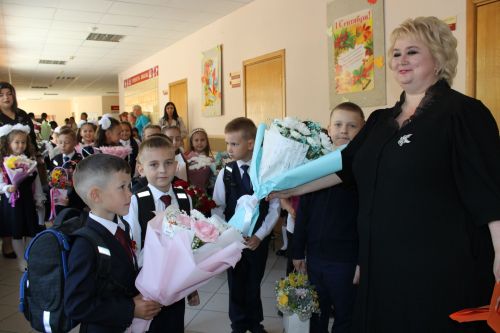 Зәйдә иң күп укучыга белем бирүче мәктәптә тантаналы линейка кунаклар катнашында узды