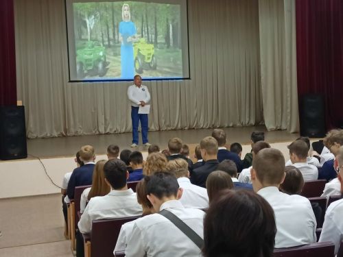 Заинским студентам напомнили о правилах дорожного движения