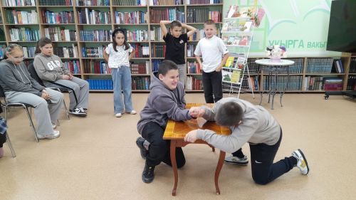 Китапханәдә —  Сөмбелә бәйрәме