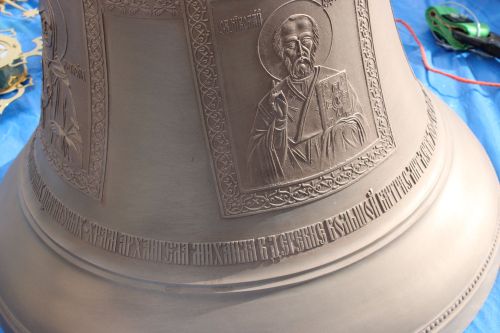 На храм Архангела Михаила в деревне Большой Батрас установили новый купол и восемь колоколов
