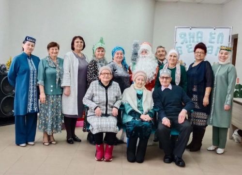 В селе Верхний Налим прошел новогодний праздник для ветеранов