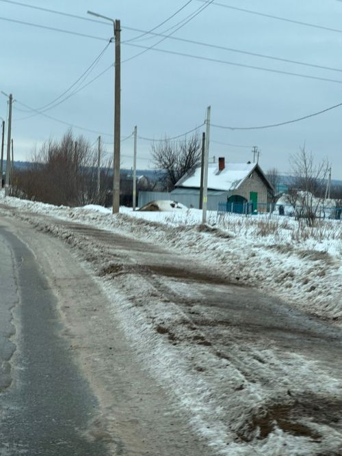 В Заинске дорожники борются со снегом и гололедом