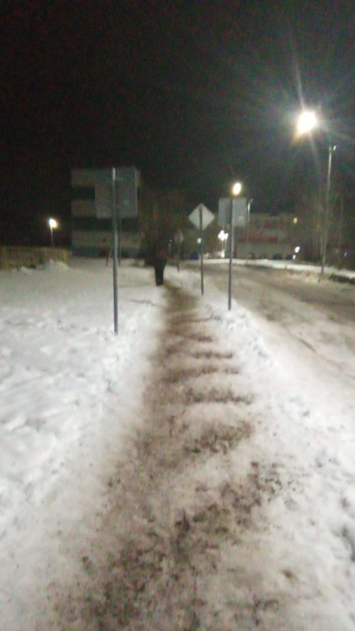 В Заинске дорожники борются со снегом и гололедом