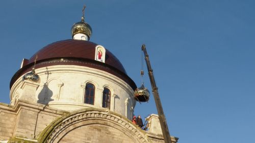 На храм Архангела Михаила в селе Большой Батрас установили еще четыре купола