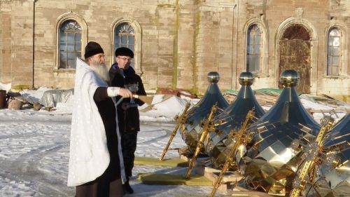 На храм Архангела Михаила в селе Большой Батрас установили еще четыре купола