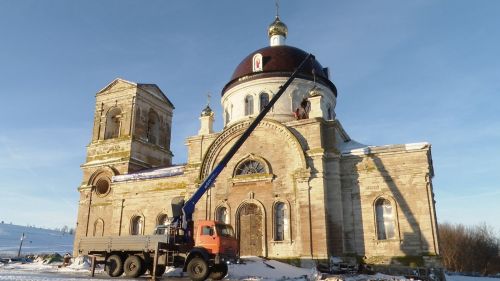 На храм Архангела Михаила в селе Большой Батрас установили еще четыре купола