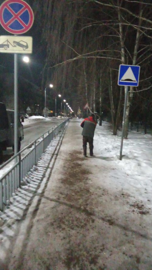 В Заинске дорожники борются со снегом и гололедом