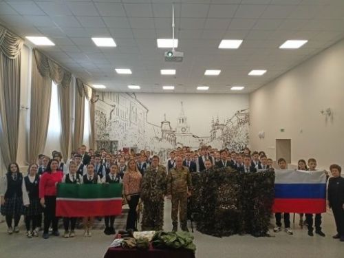 Зәй гимназиясе укучылары безнең заман герое белән очрашты