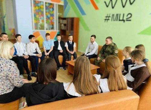 Зәй яшьләре махсус хәрби операциядә катнашучы белән очрашты