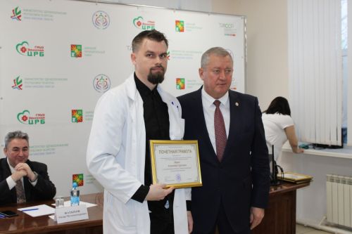 Зәй медицина хезмәткәрләре алдында төп бурыч – үлүчеләр санын киметү, профилактик тикшерүләрне йөз процент үткәрү