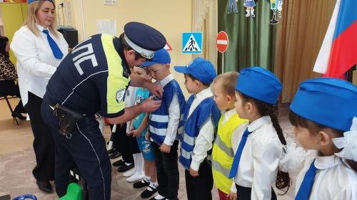 Зәйдә бакча яшендәгеләрне яшь инспекторлар отрядына алдылар