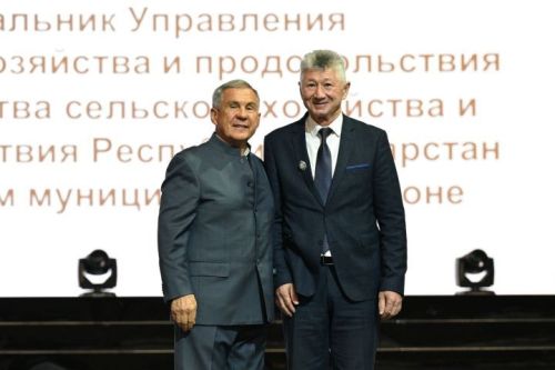 Верность земле: Фаргат Камалиев стал заслуженным работником сельского хозяйства РФ