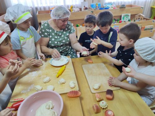 Бөтендөнья икмәк көнендә «Бөртеккәй» бакчасы нәниләре өчен матур чара үтте