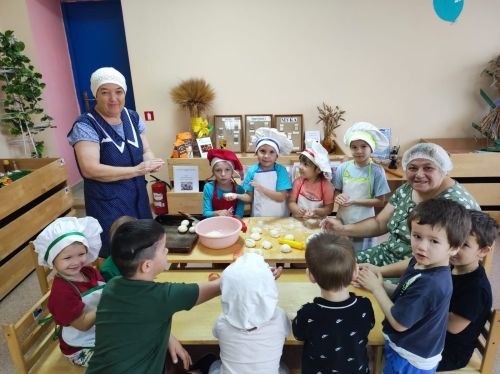 Бөтендөнья икмәк көнендә «Бөртеккәй» бакчасы нәниләре өчен матур чара үтте