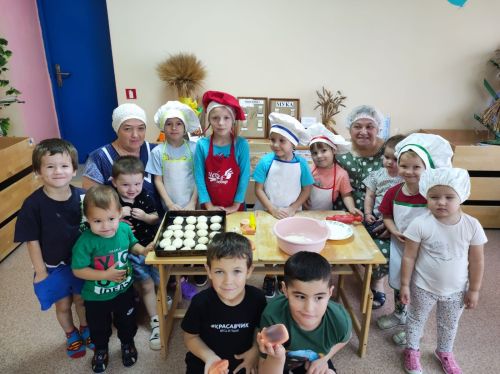 Бөтендөнья икмәк көнендә «Бөртеккәй» бакчасы нәниләре өчен матур чара үтте