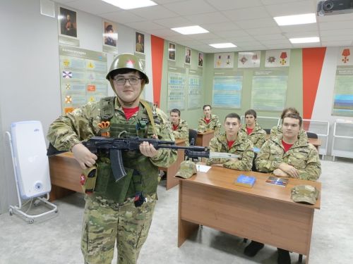 Заинские старшеклассники проходят курсы начальной военной подготовки в Нижнекамске