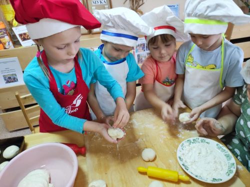 Бөтендөнья икмәк көнендә «Бөртеккәй» бакчасы нәниләре өчен матур чара үтте