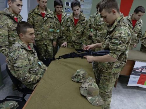 Заинские старшеклассники проходят курсы начальной военной подготовки в Нижнекамске