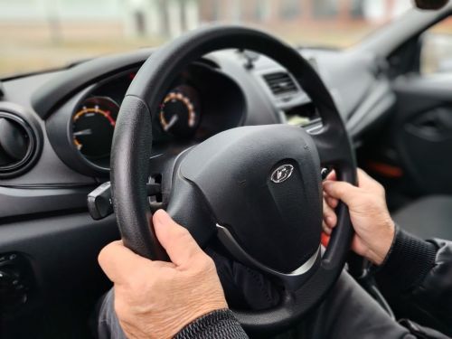 Автопродление прав отменяется с 2026 года: что делать водителям и новые данные по алкоголю в России