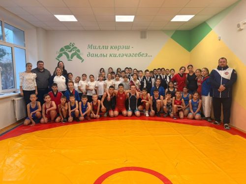 Будущие чемпионы: в татарской гимназии города Заинска прошел мастер-класс по борьбе