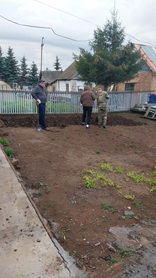 Зәйдә яшь волонтерлар махсус хәрби операциядә катнашучылар гаиләсенә ярдәм итә