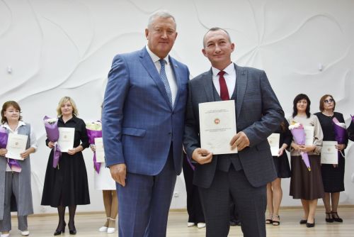 Заинские педагоги получили награды в честь Дня учителя