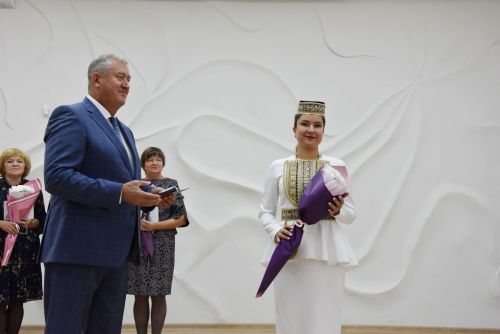 Заинские педагоги получили награды в честь Дня учителя