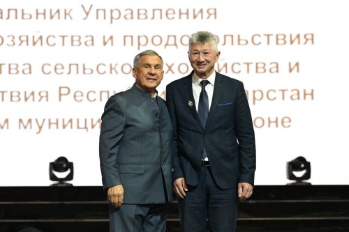 Фәргать Камалиевка  Россия Федерациясенең атказанган авыл хуҗалыгы хезмәткәре исеме тапшырылды
