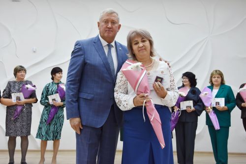 Заинские педагоги получили награды в честь Дня учителя