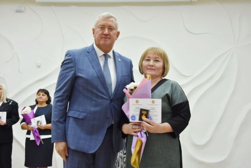 Заинские педагоги получили награды в честь Дня учителя
