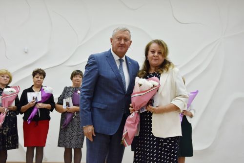 Заинские педагоги получили награды в честь Дня учителя