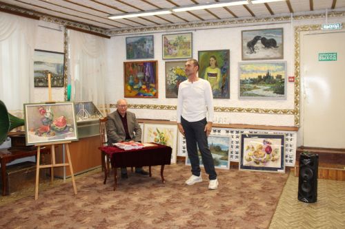 Мастер и его ученики: в Заинском музее открылась выставка Мадияра Хазиева
