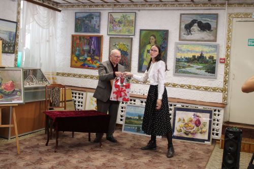 Мастер и его ученики: в Заинском музее открылась выставка Мадияра Хазиева